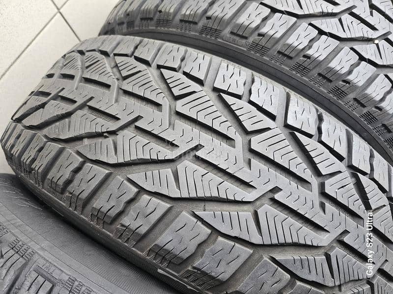 Taurus 215/65 R17 Zimska