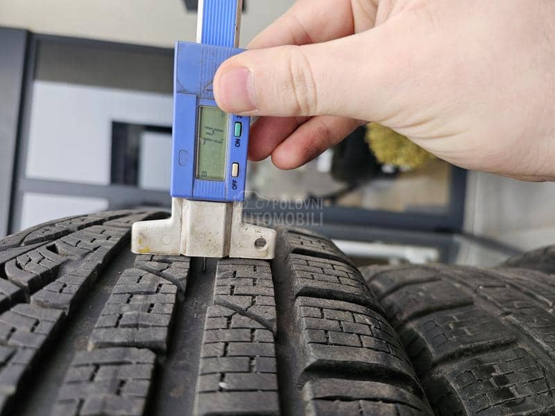 Pirelli 215/55 R17 Zimska