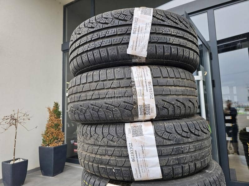 Pirelli 215/55 R17 Zimska