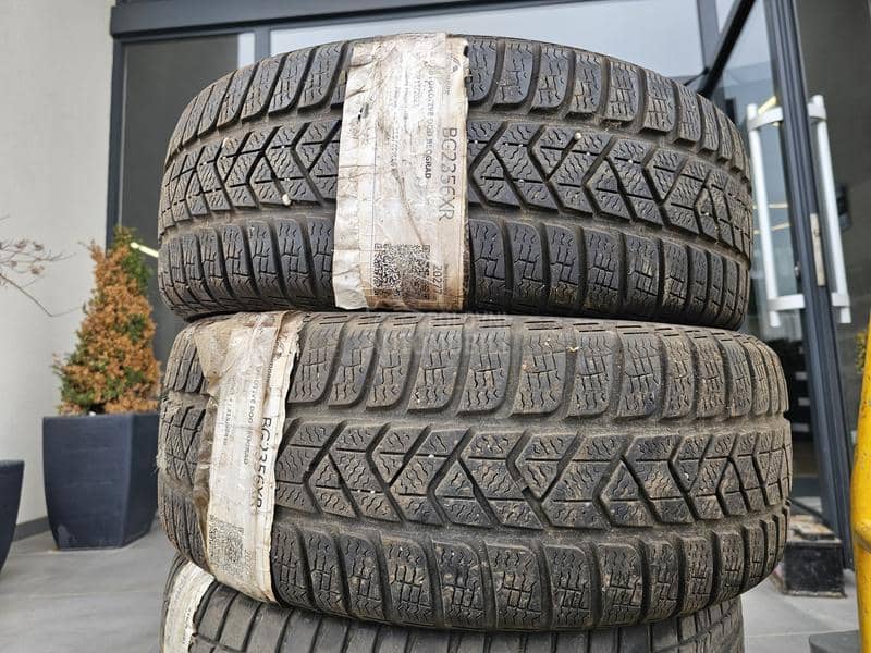 Pirelli 215/60 R16 Zimska