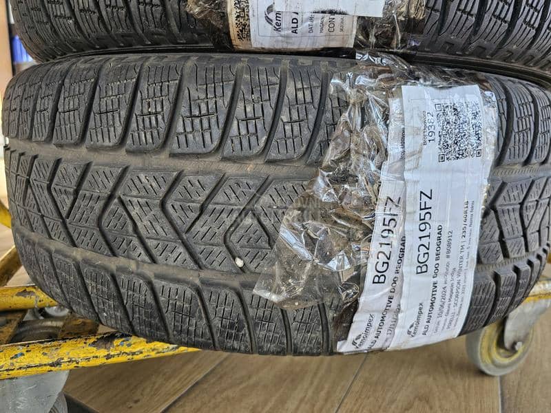 Pirelli 235/60 R18 Zimska