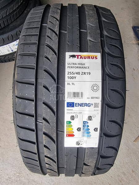 Taurus 255/40 R19 Letnja