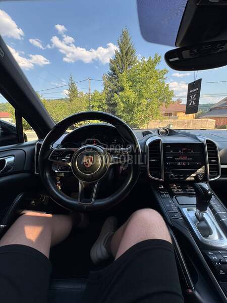 Porsche Cayenne Platinum Edition