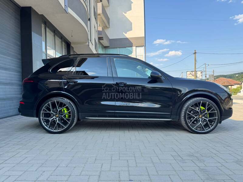 Porsche Cayenne Platinum Edition