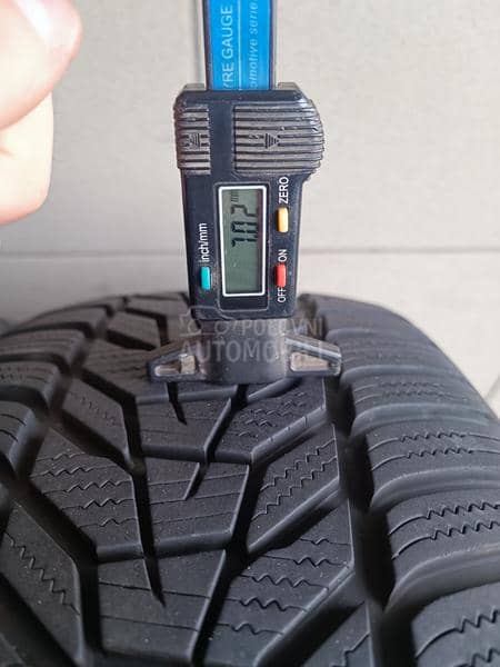 Hankook 225/55 R18 Zimska
