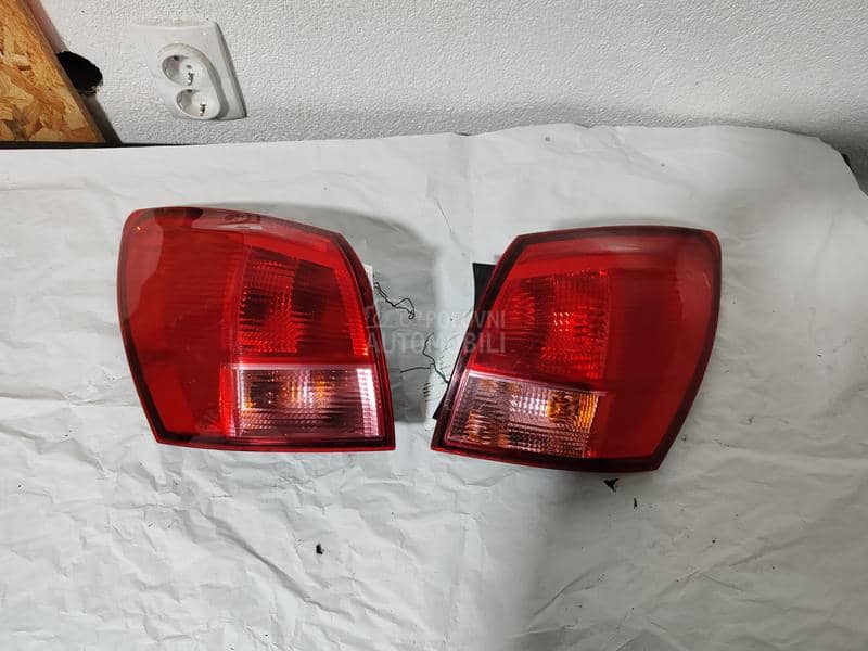 stop lampa leva desna