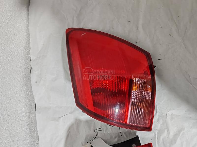 stop lampa leva desna