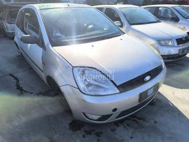 Ford Fiesta Mk5 2004. god. -  kompletan auto u delovima