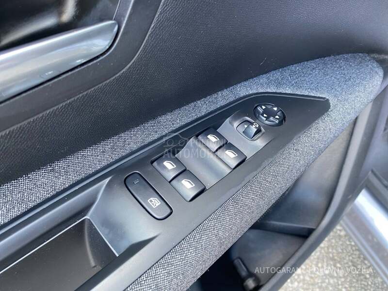 Peugeot 3008 1.2 ACTIVE A/T