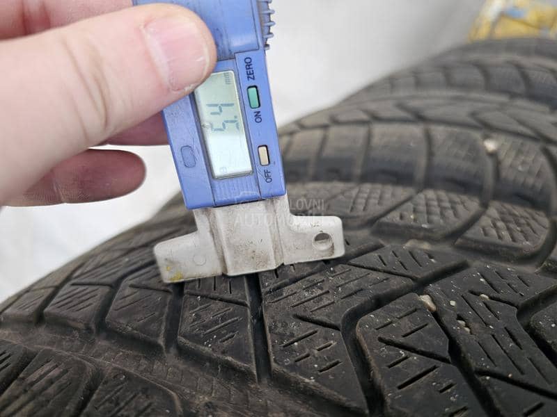 Pirelli 235/50 R19 Zimska