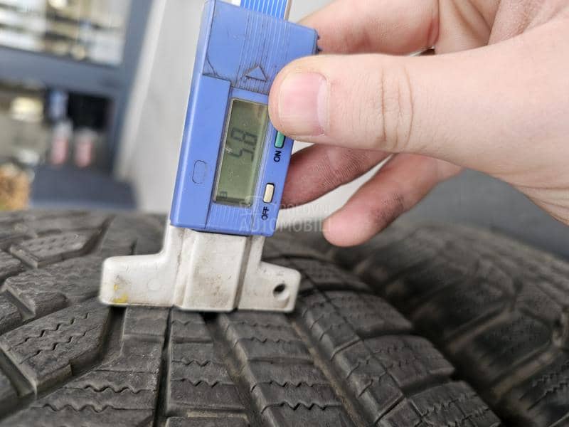 Hankook 215/60 R16 Zimska