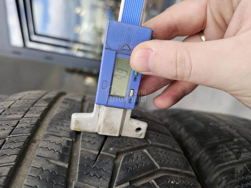 Hankook 215/60 R16 Zimska