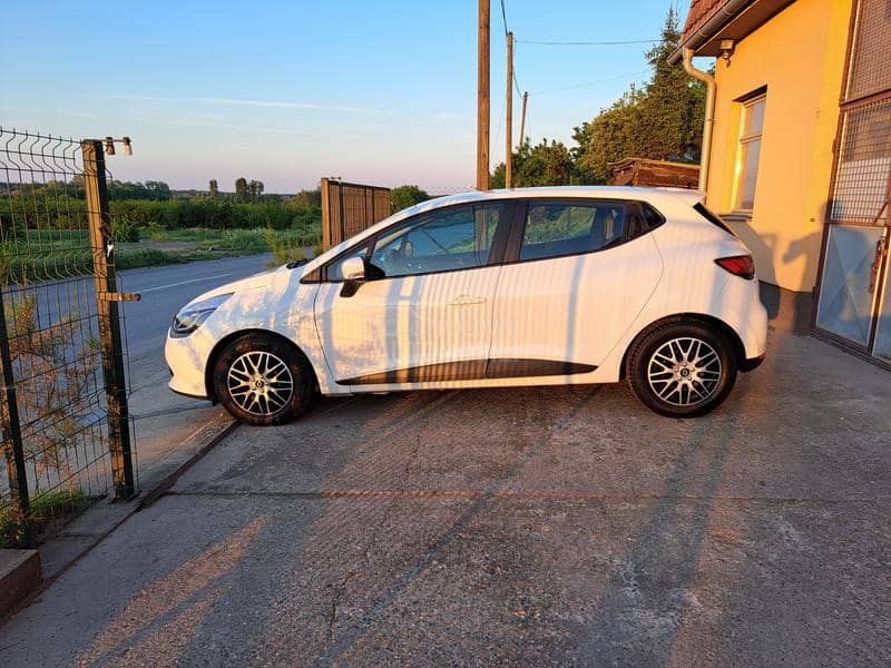 Renault Clio 1.5 P-O-G-L-E-D-A-J