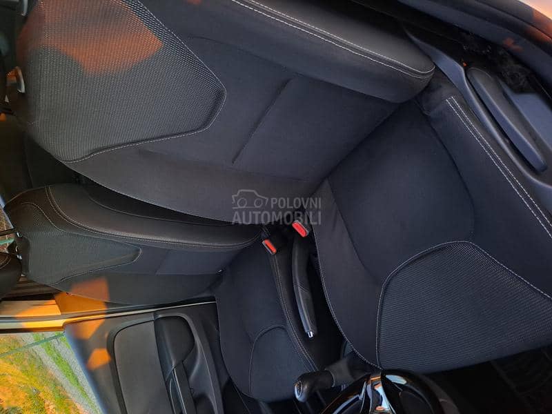 Renault Clio 1.5 P-O-G-L-E-D-A-J