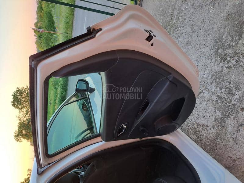 Renault Clio 1.5 P-O-G-L-E-D-A-J