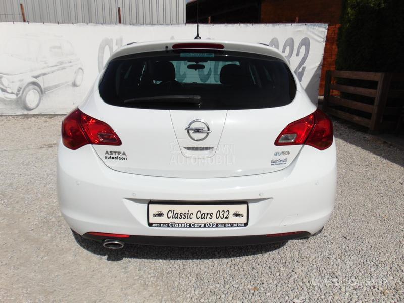 Opel Astra J 1.4 TNG