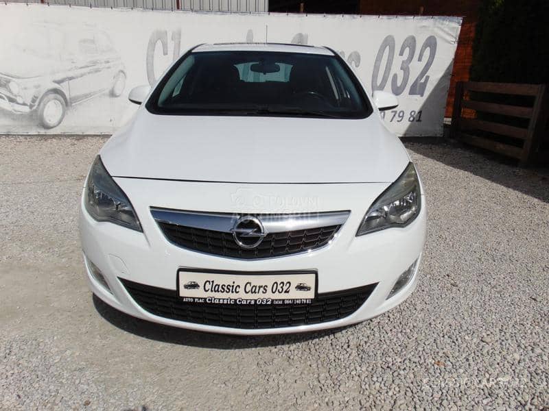Opel Astra J 1.4 TNG