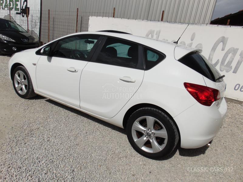 Opel Astra J 1.4 TNG