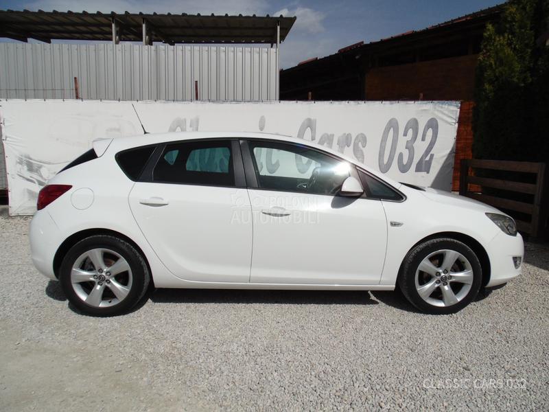Opel Astra J 1.4 TNG