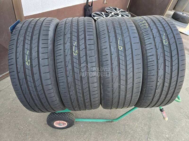 Hankook 225/55 R18 Zimska