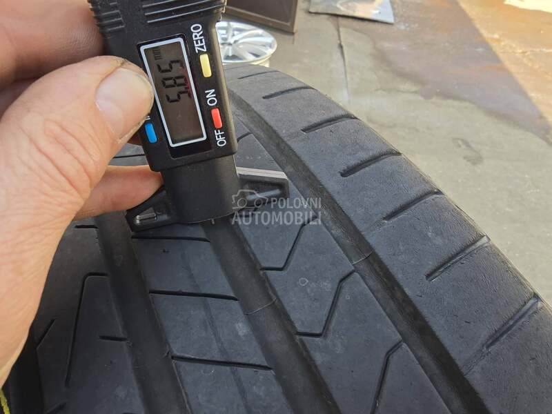 Hankook 225/55 R18 Zimska