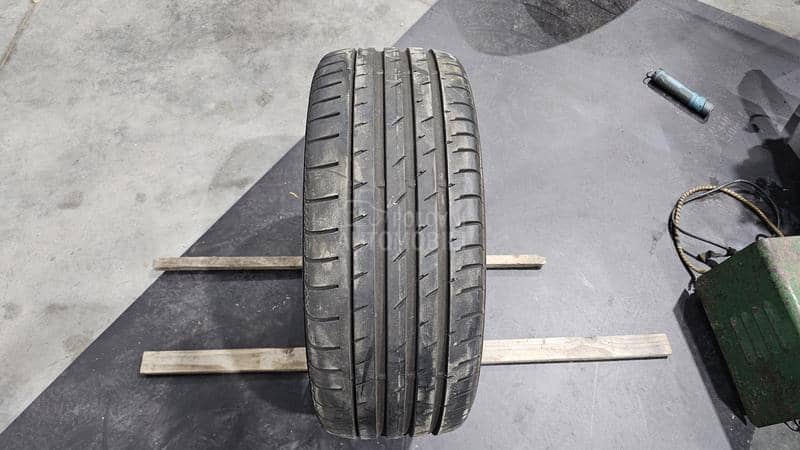 Continental 235/45 R17 Letnja