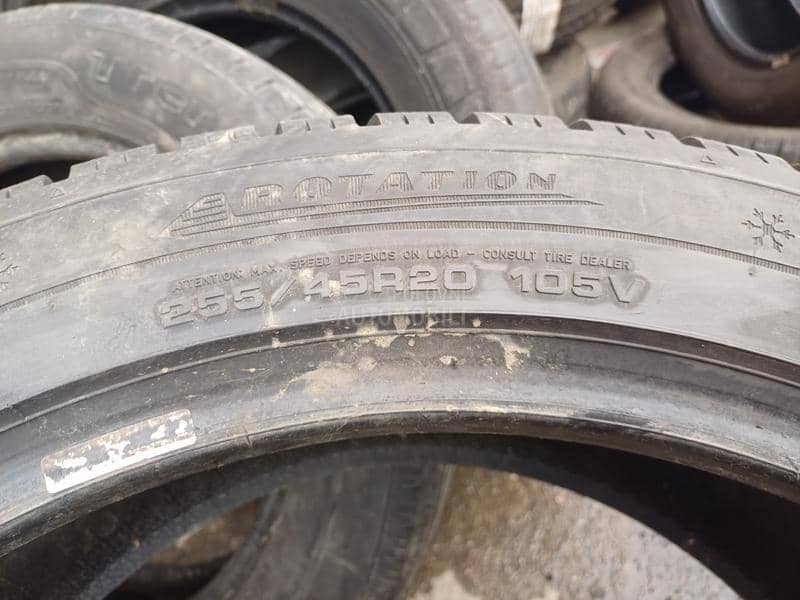 Dunlop 255/45 R20 Zimska