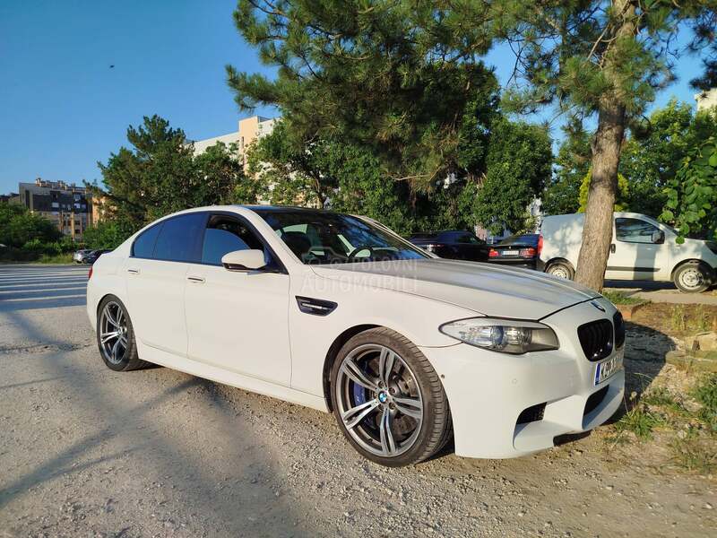 BMW M5 