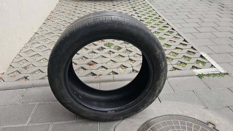 Continental 235/45 R18 Letnja