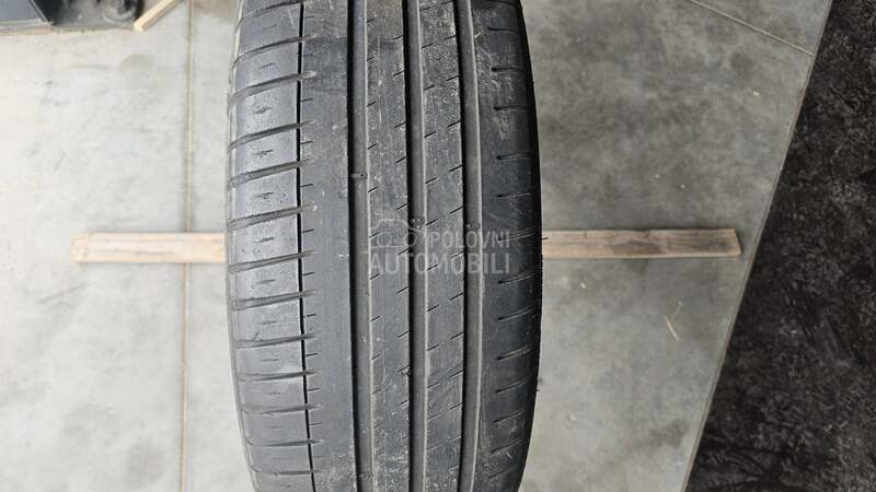 Michelin 215/45 R18 Letnja