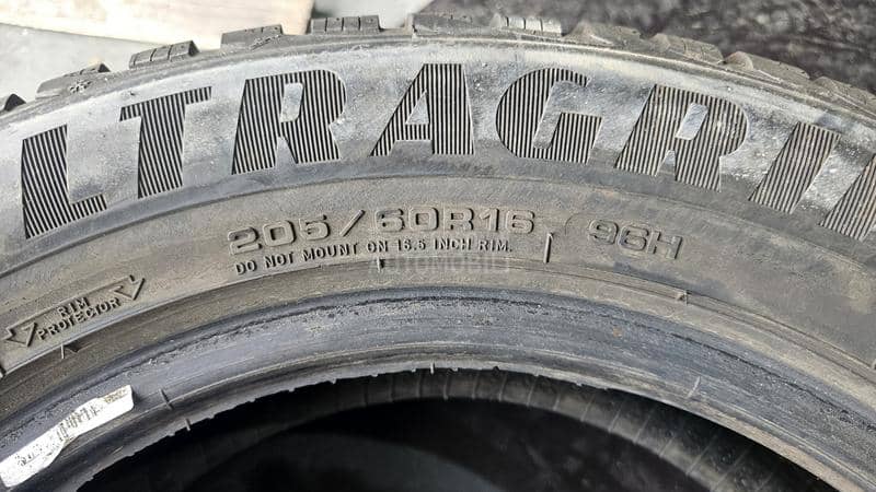 Goodyear 205/60 R16 Zimska