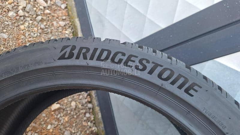 Bridgestone 255/40 R21 Zimska