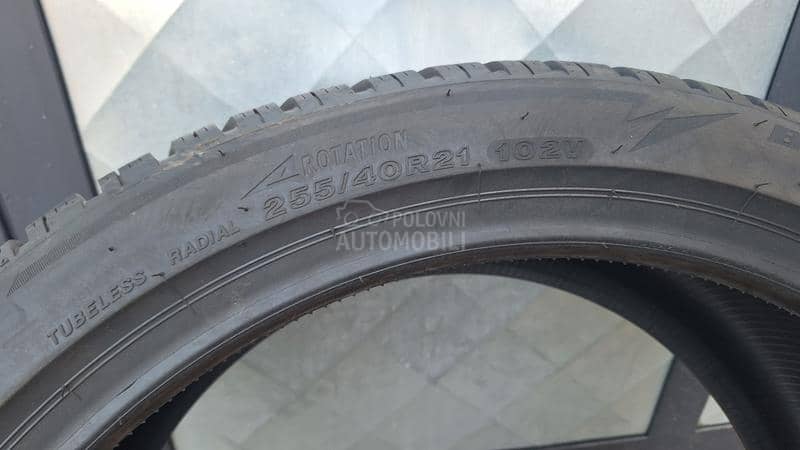 Bridgestone 255/40 R21 Zimska