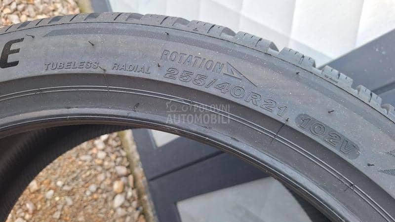 Bridgestone 255/40 R21 Zimska