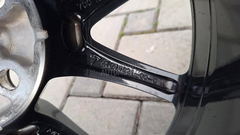 Aluminijumske felne Model 3 18" 5 x 114.3