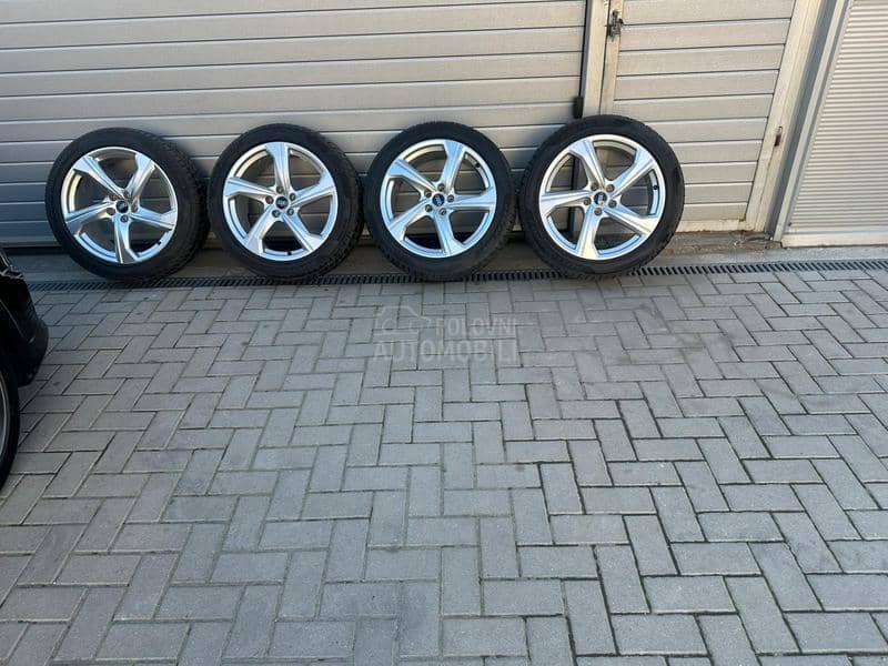 Pirelli 245/45 R19 Zimska