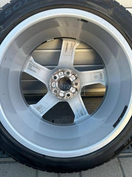 Pirelli 245/45 R19 Zimska