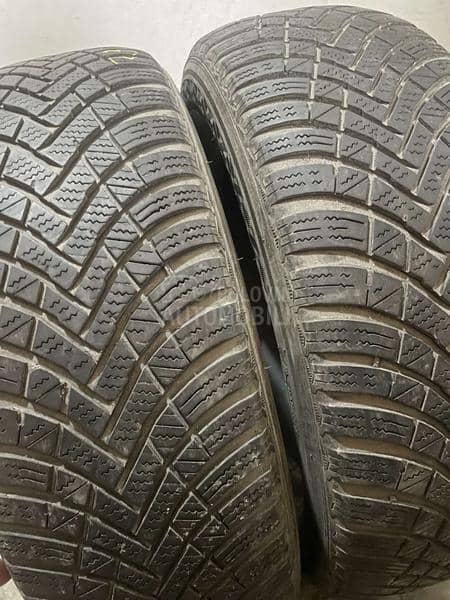 Hankook 205/60 R16 Zimska