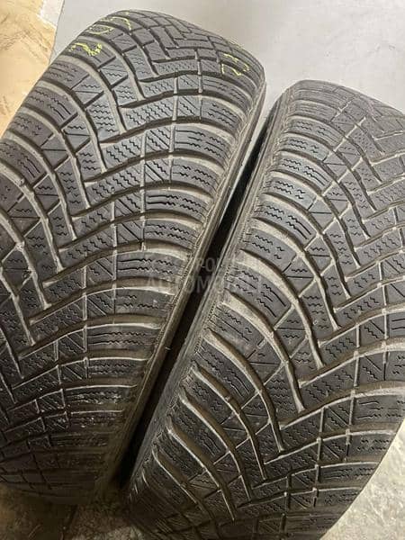 Hankook 205/60 R16 Zimska