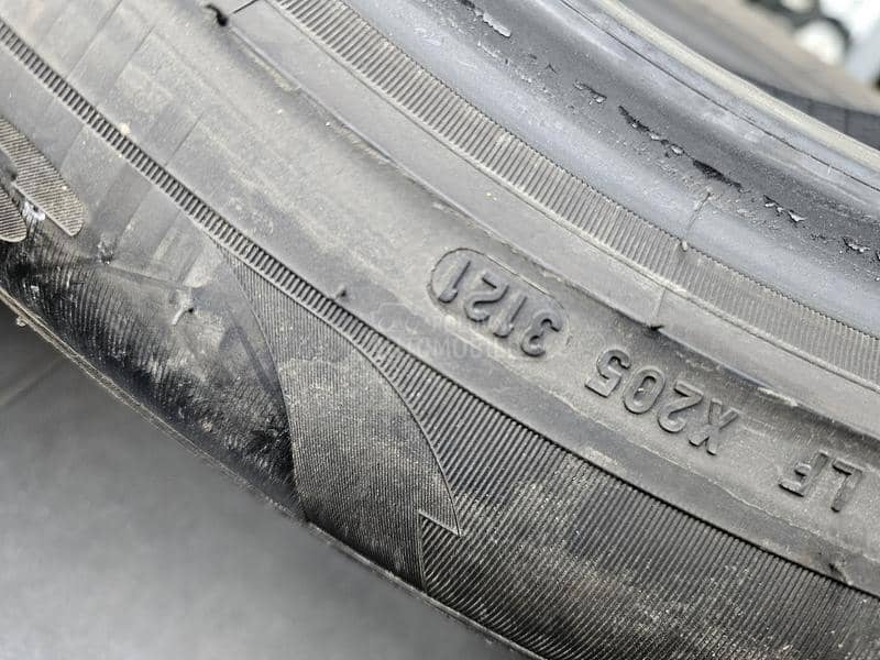 Pirelli 235/50 R19 Zimska