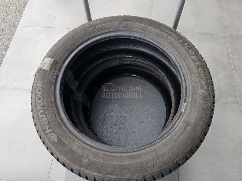 Hankook 205/55 R17 Zimska