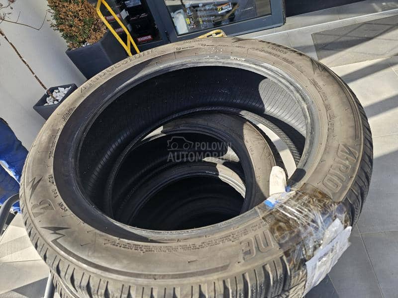 Bridgestone 235/50 R19 Zimska