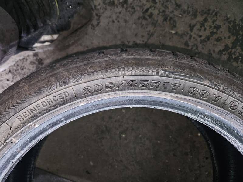 Maxxis 205/45 R17 Zimska