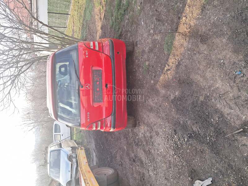 kompletan auto u delovima