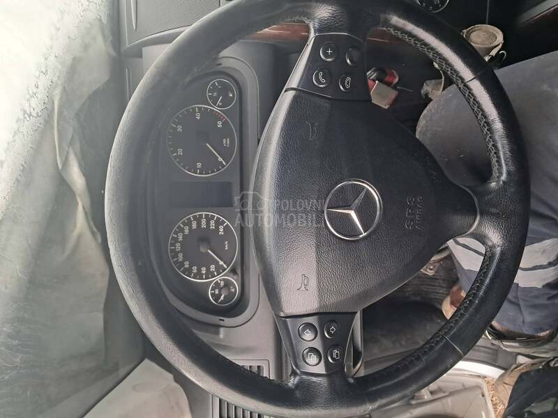 kompletan auto u delovima