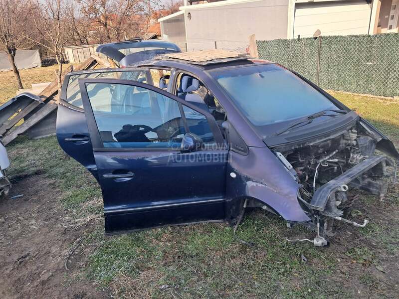kompletan auto u delovima