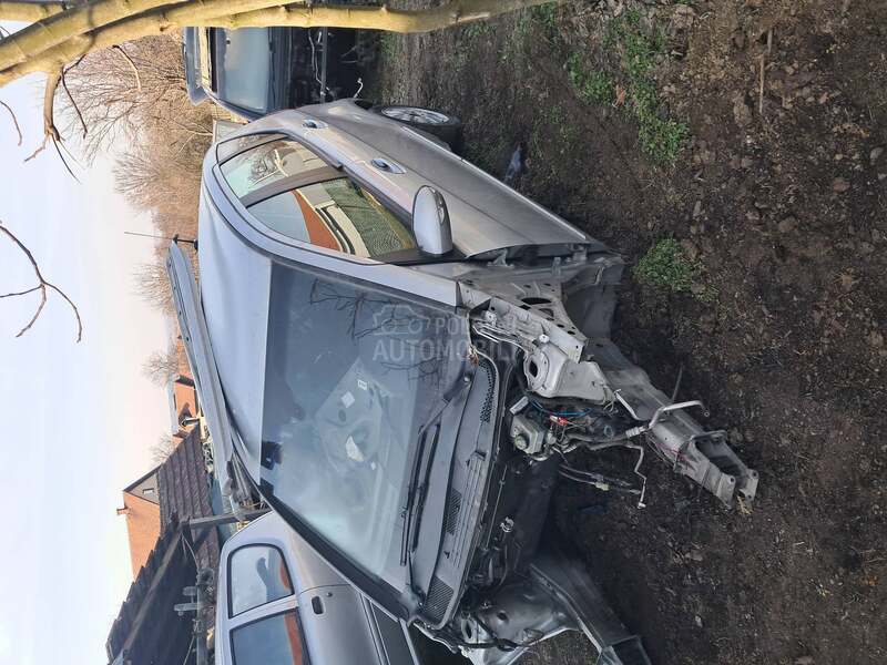 kompletan auto u delovima