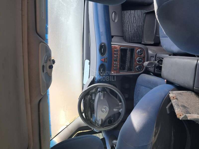 kompletan auto u delovima