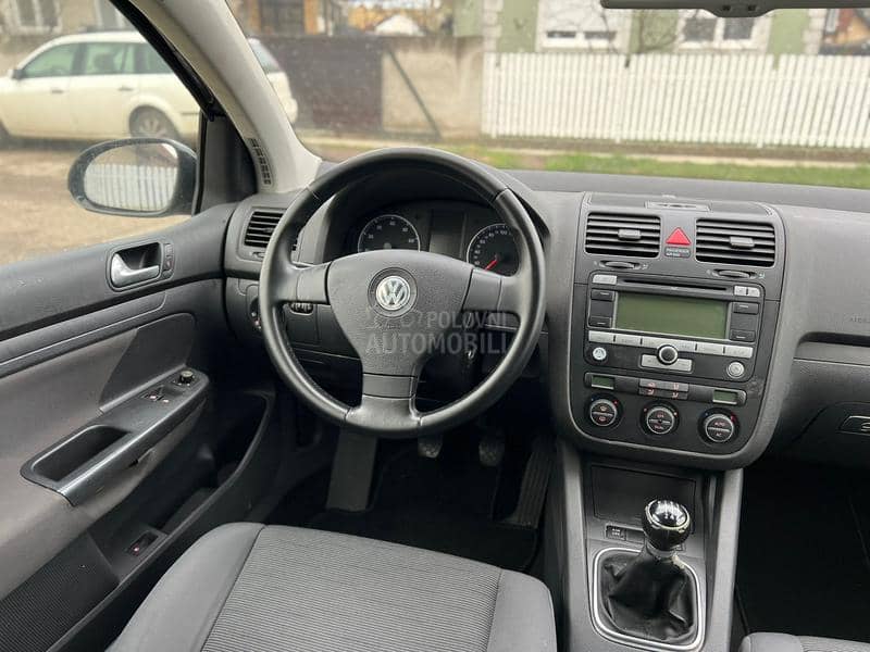 Volkswagen Golf 5 1.6b