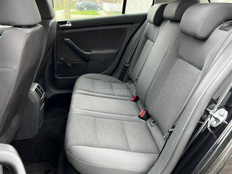 Volkswagen Golf 5 1.6b